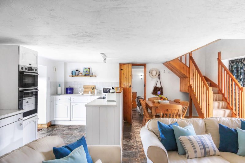 The Lounge & Kitchen of Wistaria